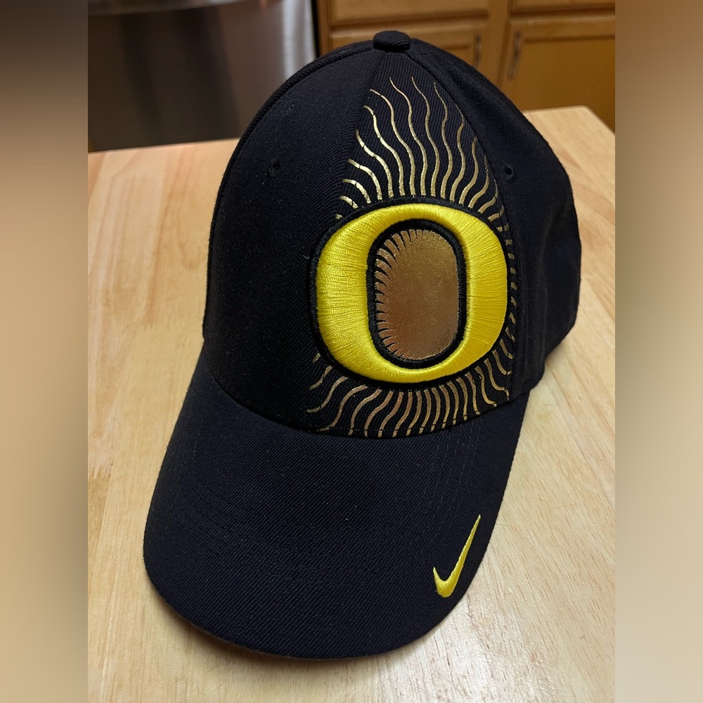 Oregon Ducks Nike Hat - RARE - w/ Golden Sun, Chinese Language Message